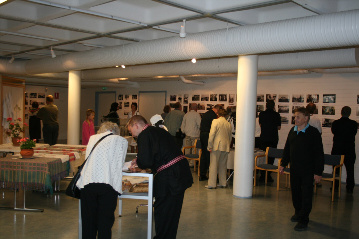 Kuva- ja käsityönäyttely Nivalan Tillari-galleriassa 2009. Kuva:R.Viiitakangas.